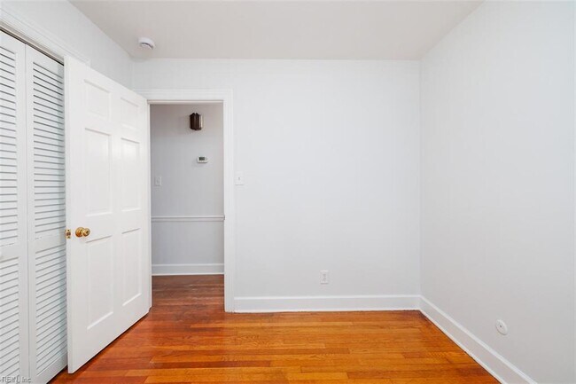 Building Photo - 5525 Greenefield Dr S