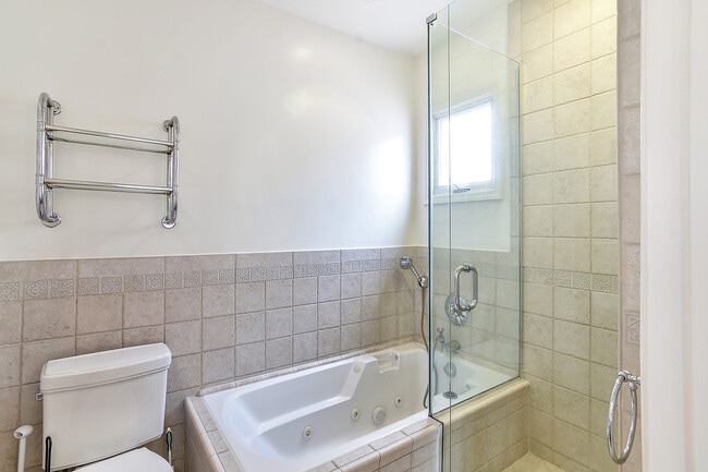 Primary bath with jetted tub - 8459 W 4th St