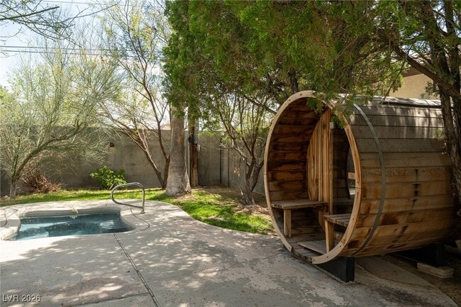 Building Photo - 2940 Rosanna St