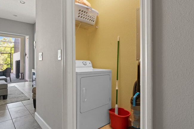 Building Photo - 466 Captiva Dr