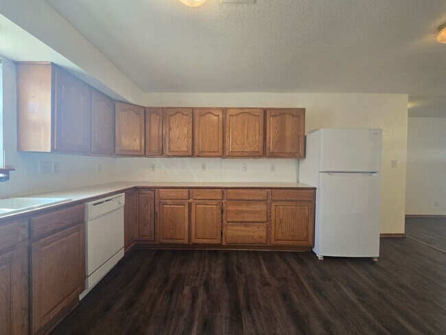 Building Photo - 3 Bed 2 Bath at Shawnee