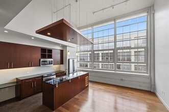 Building Photo - 2600 W 7th St