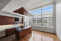 Building Photo - 2600 W 7th St