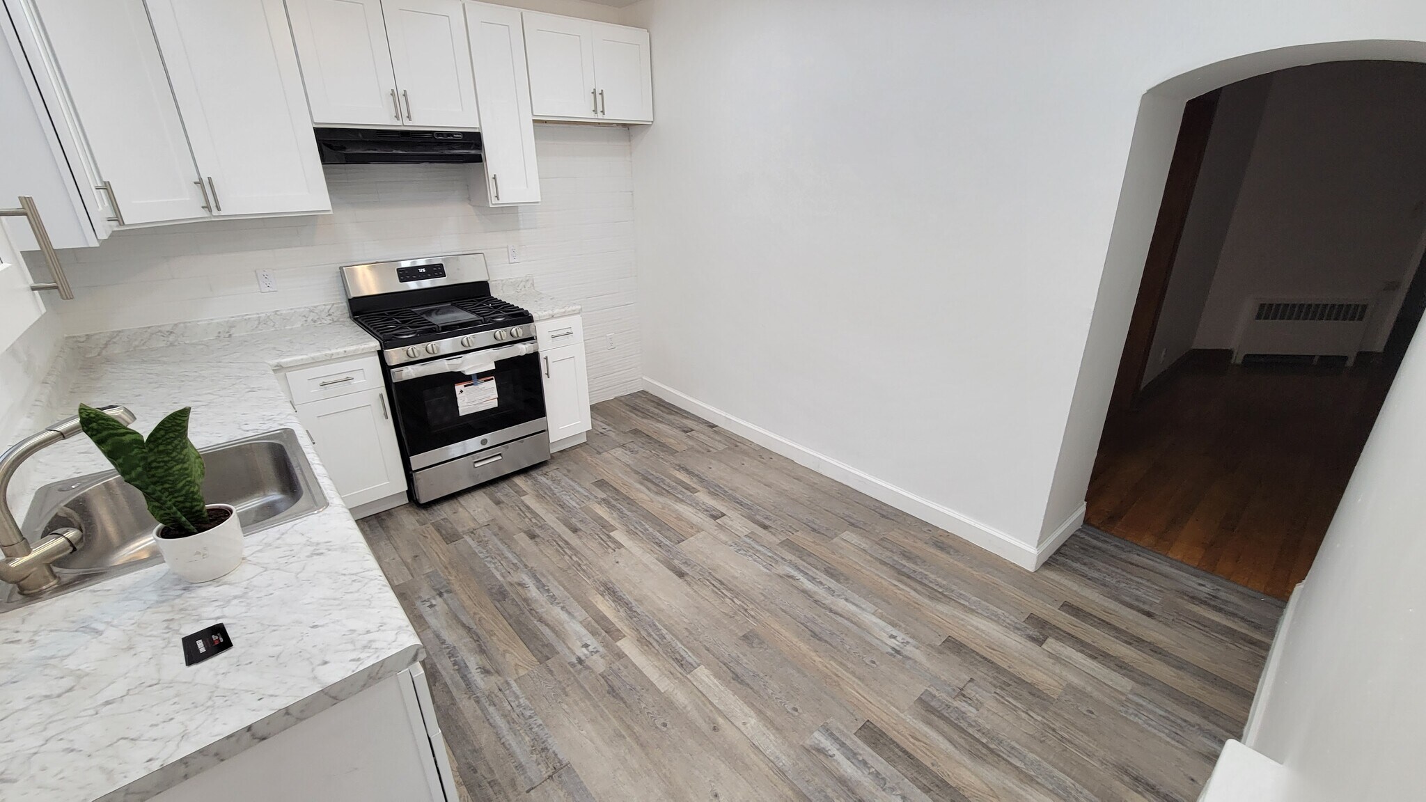 Building Photo - 7411 Park Ave