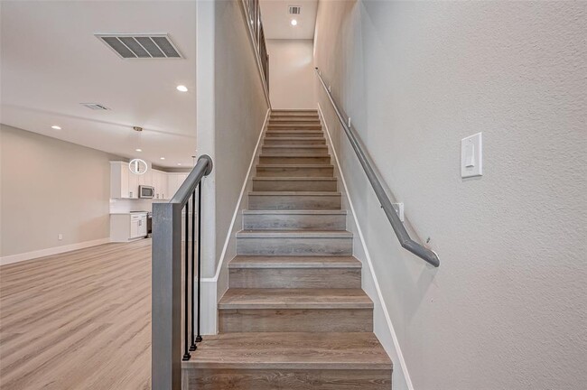 Building Photo - 809 Avenue J Pl