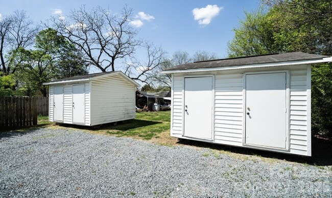 Building Photo - 405 N Main St