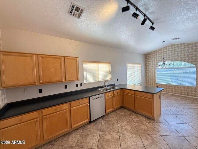 Building Photo - 3518 W Charlotte Dr