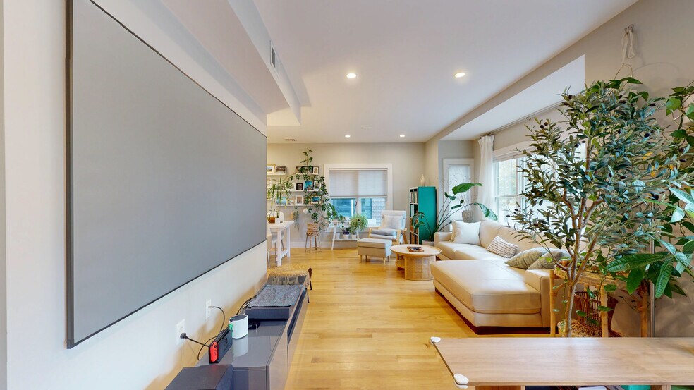 Building Photo - 186 Havre St