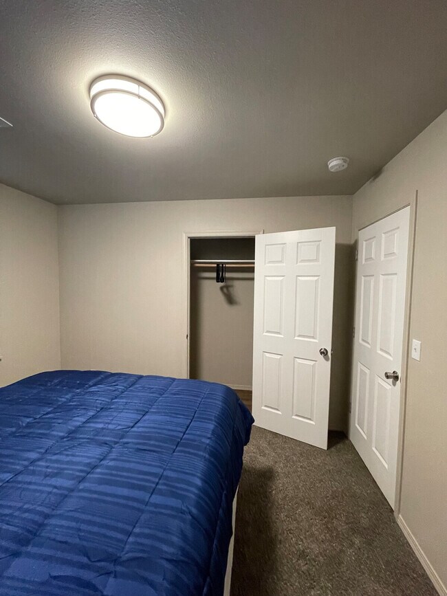 Building Photo - 601 S Kent St