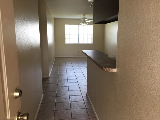 Building Photo - 305 N Montevideo Ave