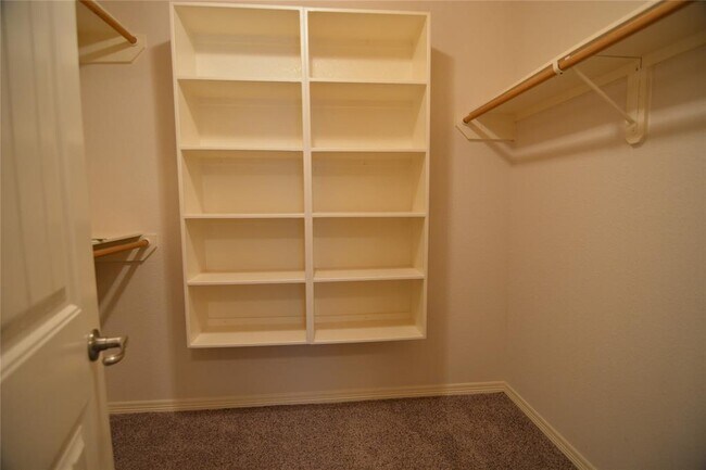 Building Photo - 105 Cove Pl Ct