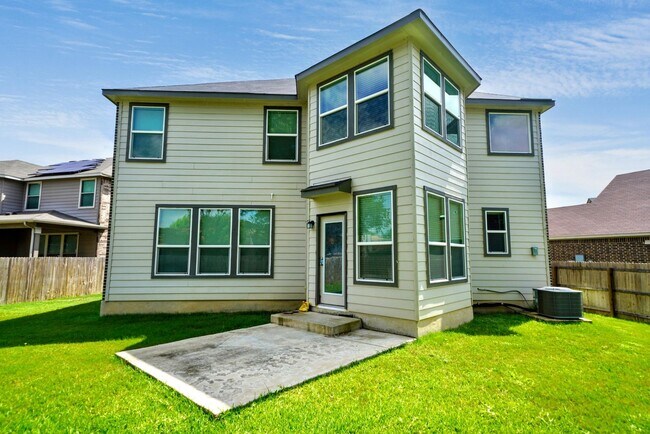 Building Photo - Beautiful 3-Bedroom Home with Flex Space i...