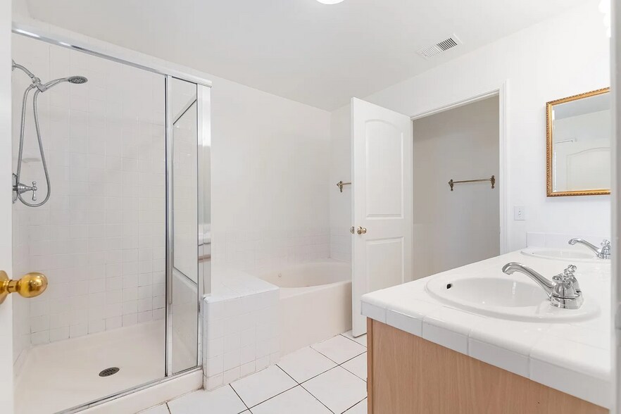 Building Photo - 17333 San Jose St