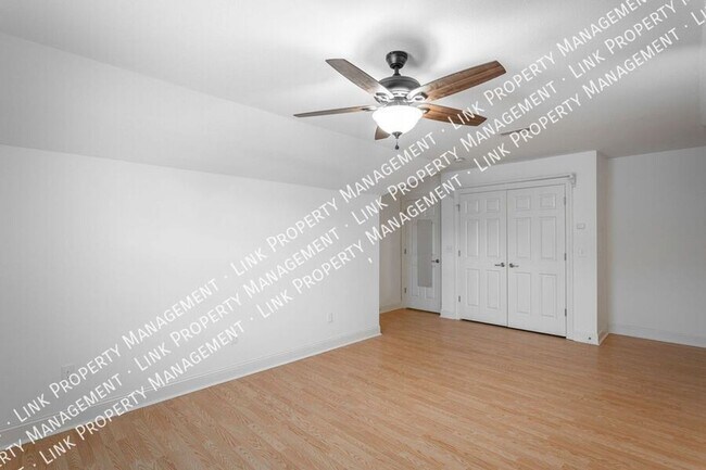 Building Photo - Beautiful large 1800 sf 3/2 for $2000 Townhome in Hixson with a garage and attic storage!