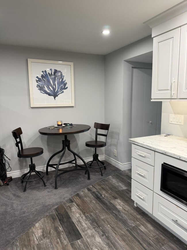 Building Photo - 387 Mansfield I