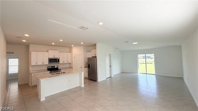 Building Photo - 4007 San Clemente Ct