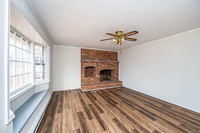 Building Photo - Beautiful Hopewell Move In Ready Home!