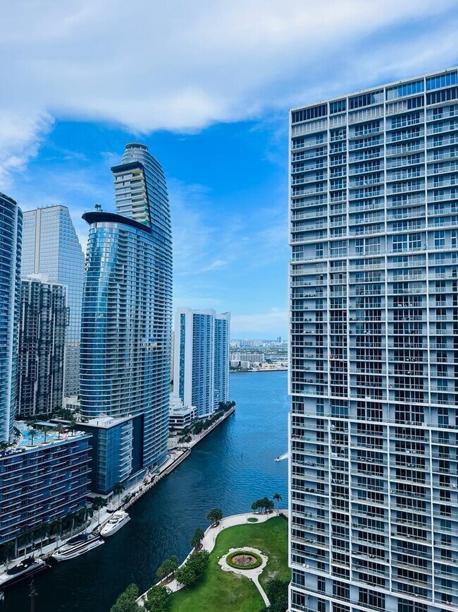 Building Photo - 500 Brickell Ave