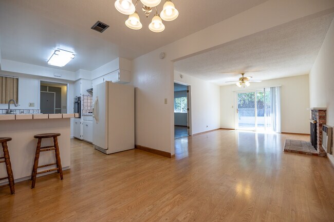 Building Photo - 1416 Petal Way