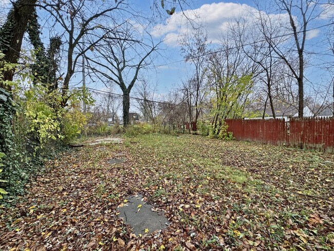 Building Photo - 9227 Grayton St