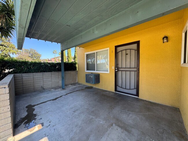 Building Photo - 2340 W Greenacre Ave
