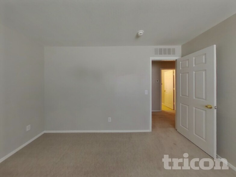 Building Photo - 17679 N Avelino Dr