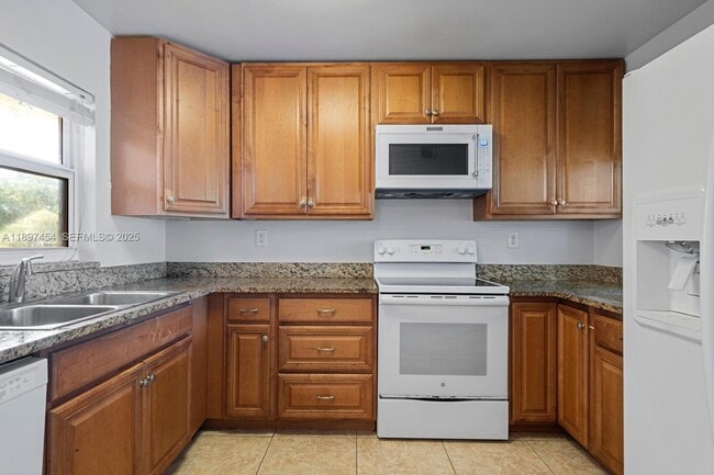 Building Photo - 9451 Evergreen Pl