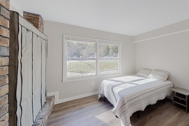 Building Photo - Hickory Hills Estates Home, a 8 minute walk to transit stop N Hairston Rd & 452