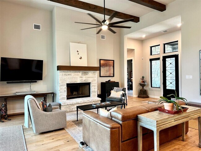 Building Photo - 365 Warbler Dr