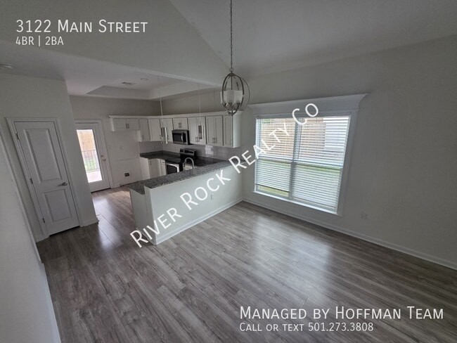 Building Photo - 3122 Main St