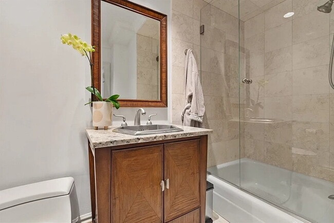 Building Photo - 1-bedroom, 1-bathroom fully updated residence features elevator access, outdoor space, central A/...