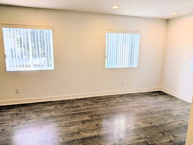 Building Photo - 2614 Chariton St