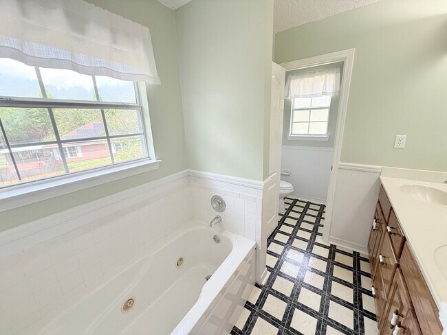 Building Photo - Custom Built 4-Bedroom/3 Bathroom Home