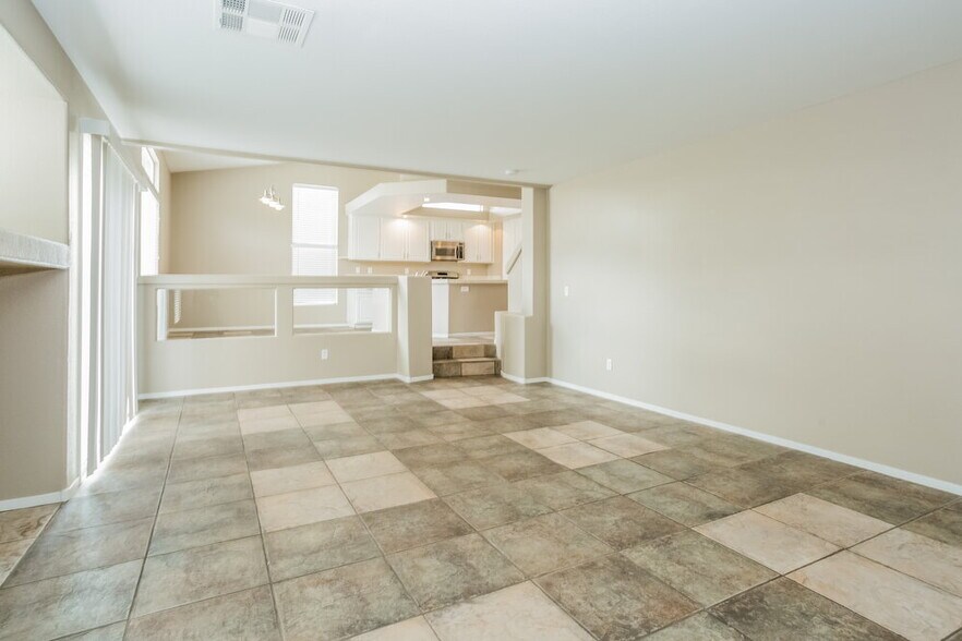 Building Photo - 3636 Beacon Point St