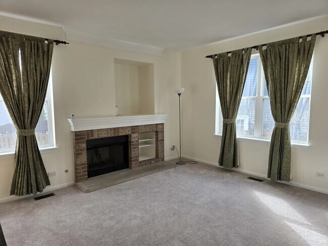 Building Photo - 211 Valley View Dr
