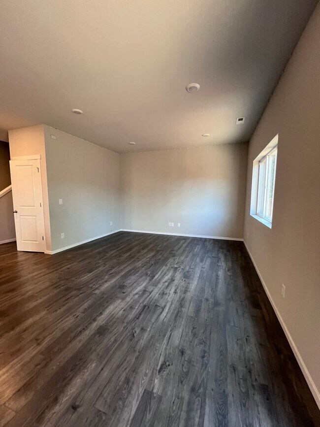 Building Photo - Bremerton Townhouse in Illahee Springs for...