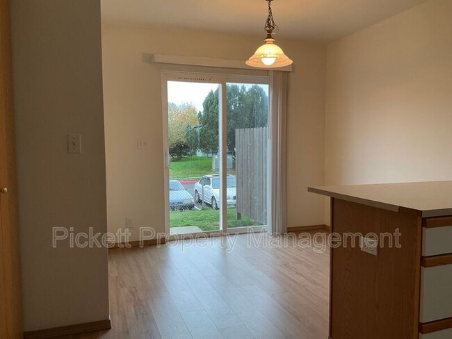 Building Photo - 683 Northpark Ln