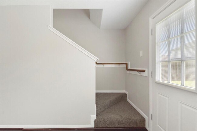 Building Photo - 9820 Lace Flower Way