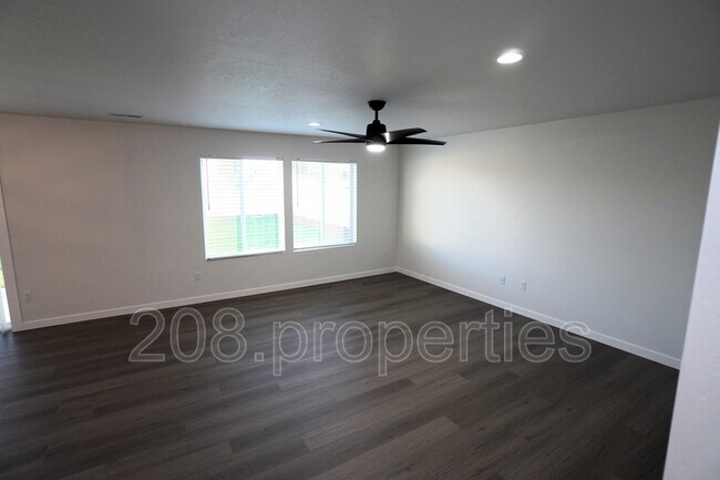 Building Photo - 5813 W Stavros St
