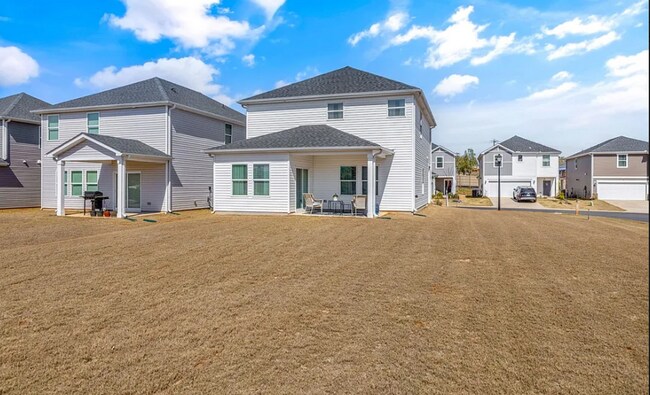 Building Photo - Modern 3 Bedroom Home Available October 1s...