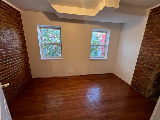 Building Photo - 1011 Hollins St