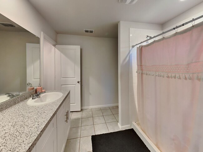 Building Photo - COMING SOON IN AZLE! 3 BEDROOM 2 BATHROOM ...
