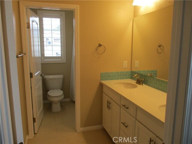 Building Photo - 12 Farra St