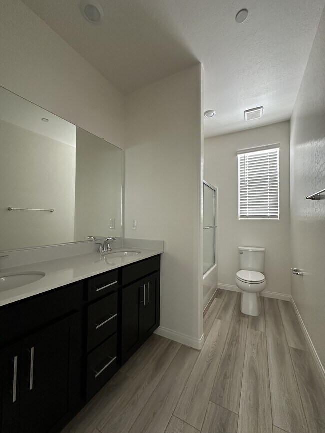 Building Photo - 11836 Black Canary Ave