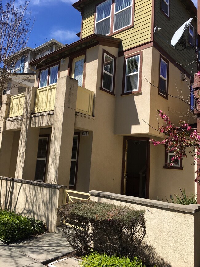 Building Photo - 4346 Streamside Dr