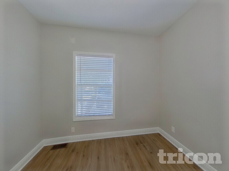 Building Photo - 355 43rd Ave N