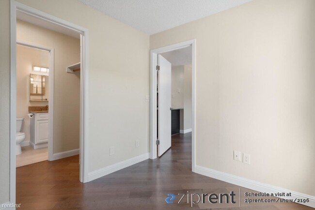 Building Photo - 1 br, 1 bath Condo - 2 Anchor Dr, Emeryvil...