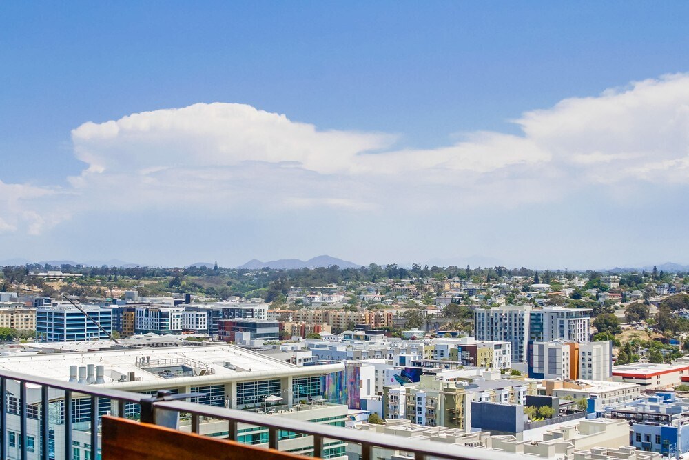 Building Photo - 321 10th Ave