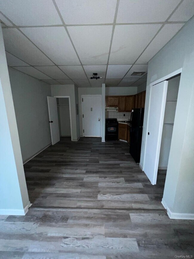 Building Photo - 308 Maple Ave