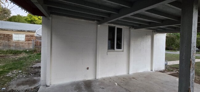Building Photo - 612 Darling St